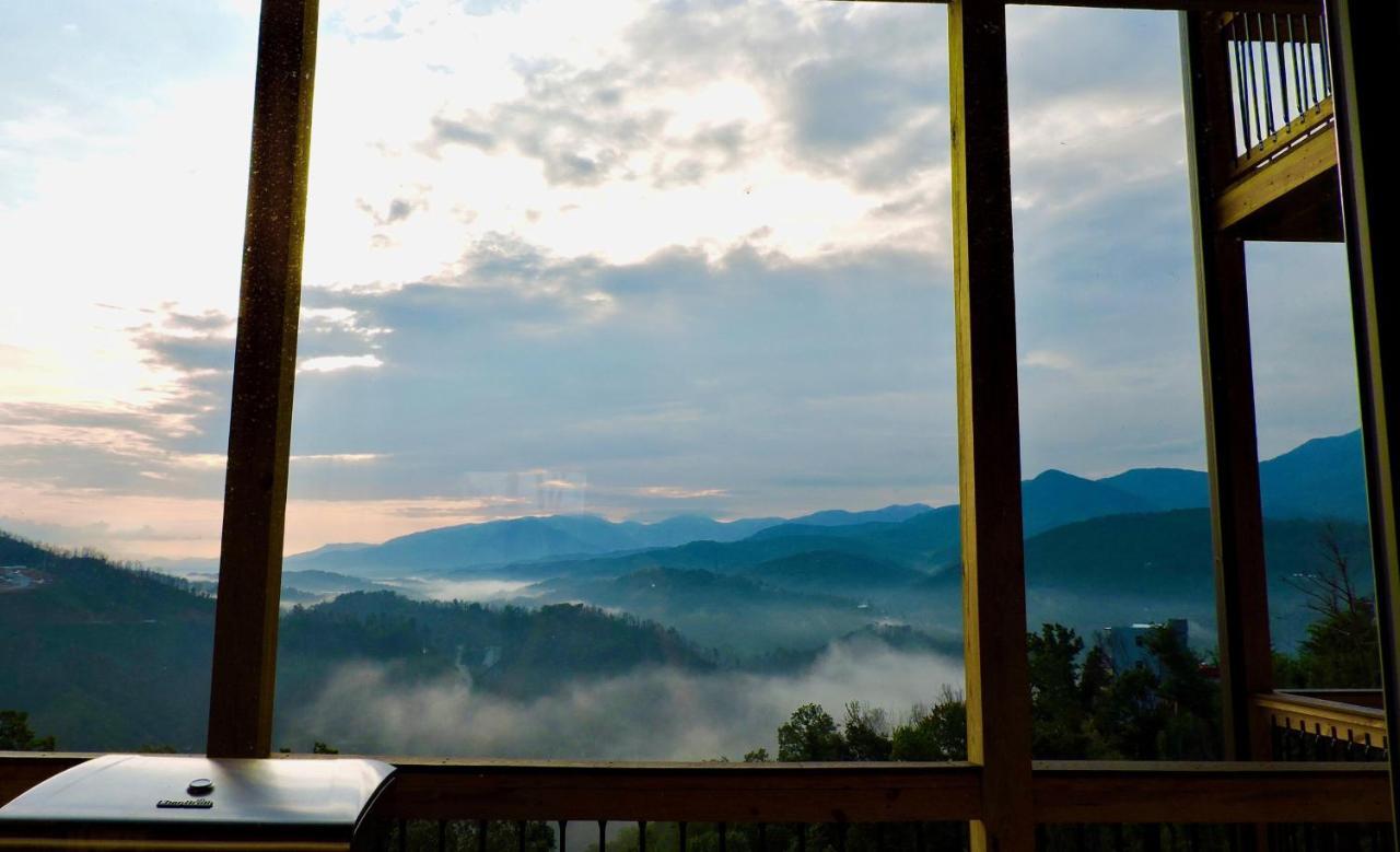 Mansion In The Sky Cabin Гетлинбург Екстериор снимка