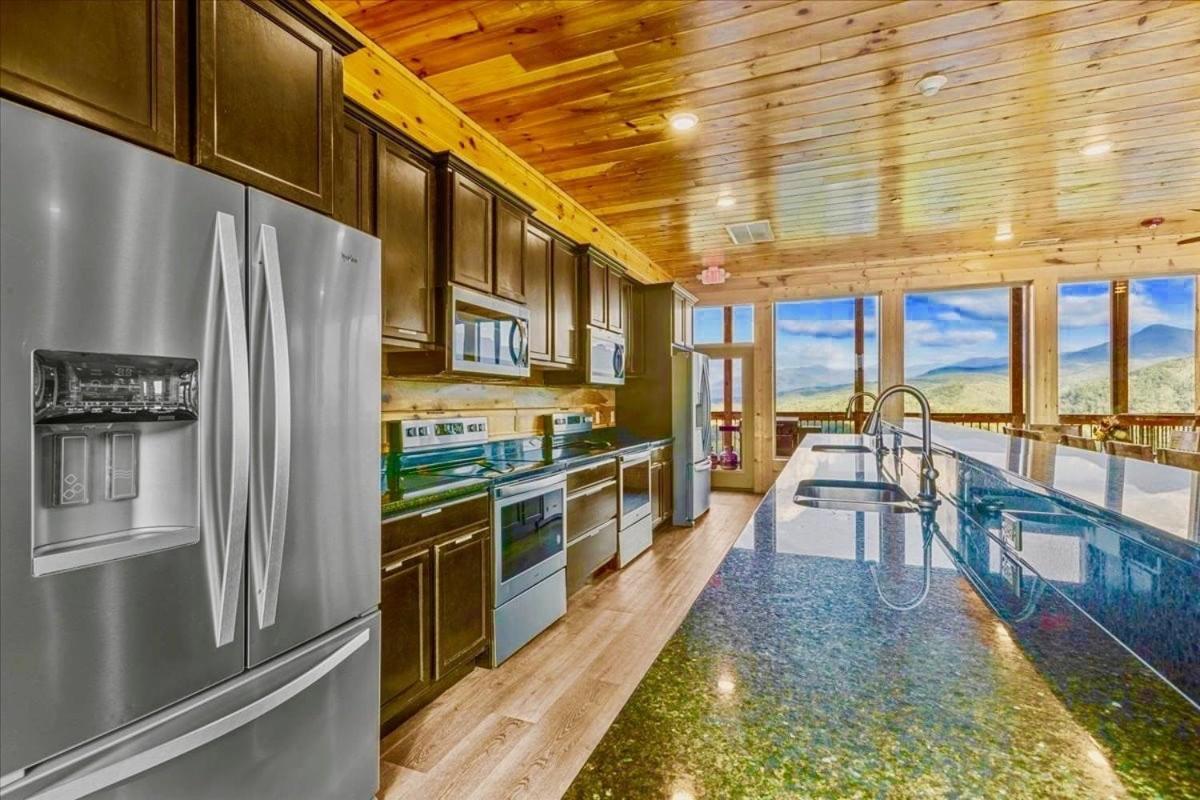 Mansion In The Sky Cabin Гетлинбург Екстериор снимка