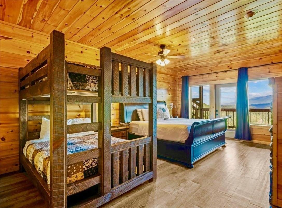 Mansion In The Sky Cabin Гетлинбург Екстериор снимка